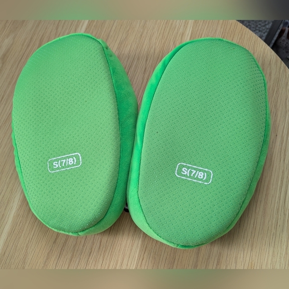 NWT Marvel Avengers Green Hulk Kids Unisex Plush Mooshy Slippers (Sz. Small 7/8) - Picture 6 of 15